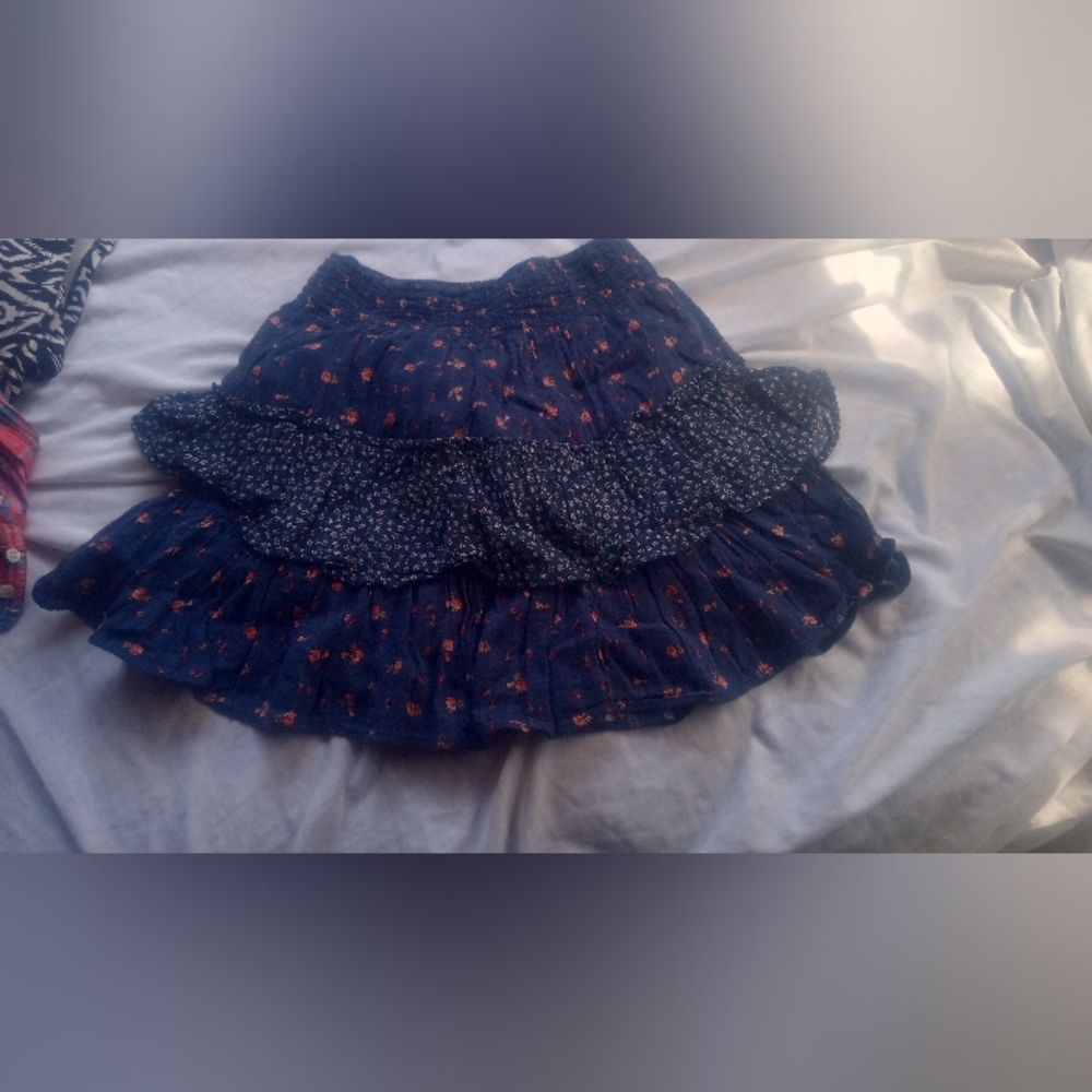 American Eagle Outfitters Knee-Length Blue and Red Bubble Skirt